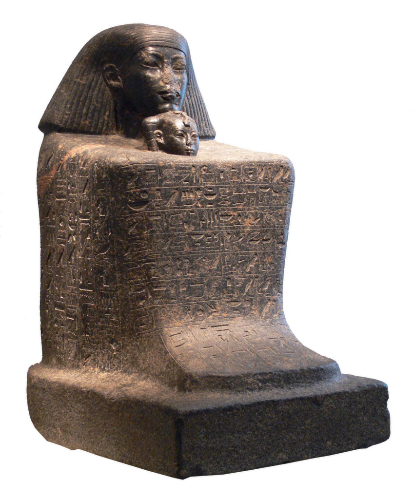 Dinastía XVIII - Estatua-cubo de Sennemut (Museo Egipcio Berlín)