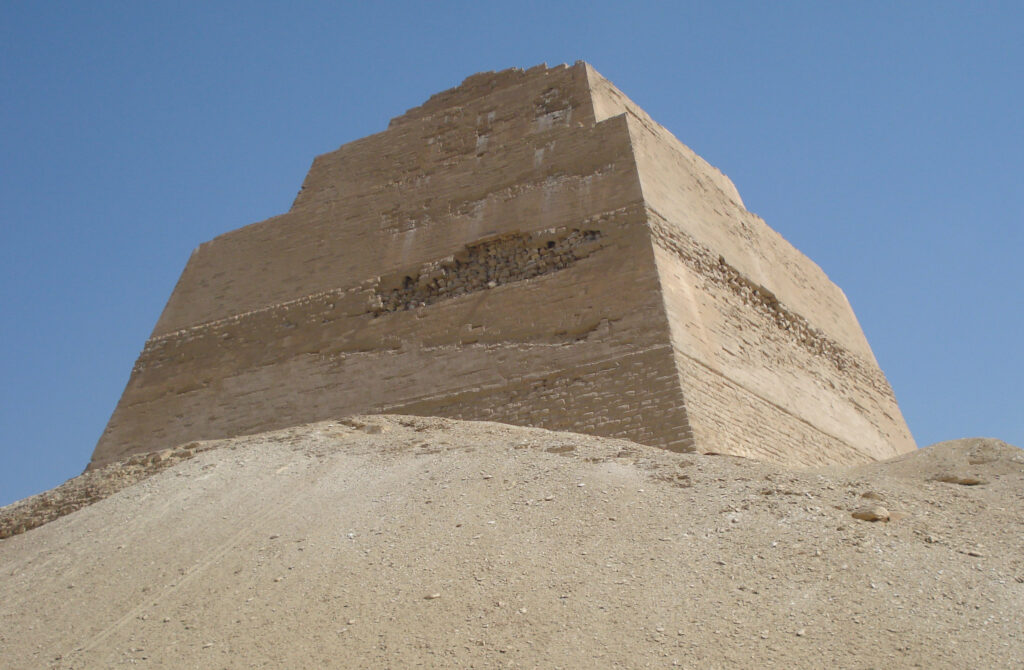 Meidum - Pirámide de Snefru (hacia el 2600 a. C.)