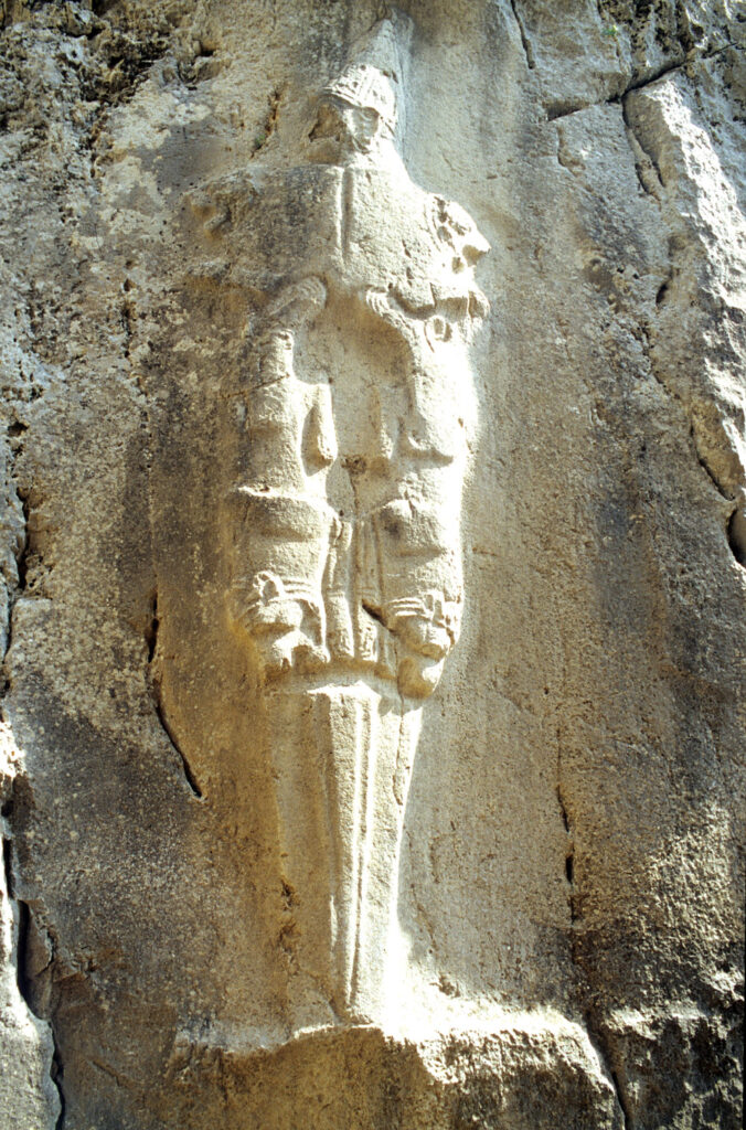 Yazilikaya - Relieve de la Cámara B representando al Dios Espada (Siglo XIII a. C.)