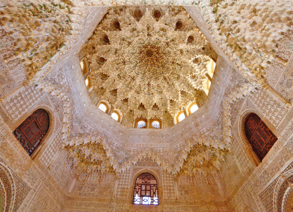 Granada - La Alhambra - Palacio de los Leones - Sala de las Dos Hermanas (1377)
